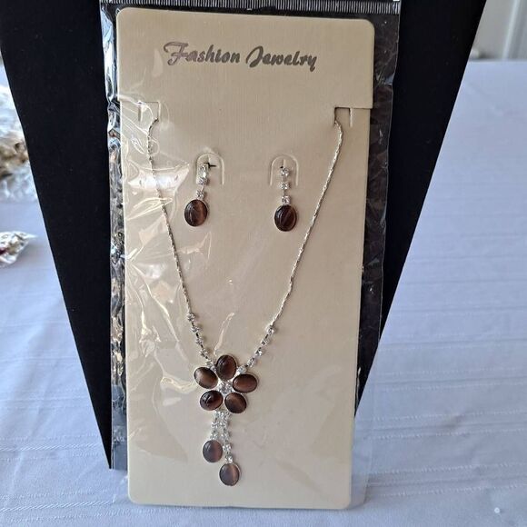Ladies Necklace and earring set Nwt - Picture 6 of 6